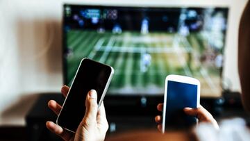 El móvil ha derrotado a la TV: pasamos más tiempo viendo el teléfono que la tele