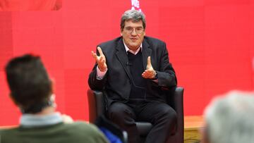 El ministro de Inclusi&oacute;n, Seguridad Social y Migraciones, Jos&eacute; Luis Escriv&aacute;, interviene en un acto de campa&ntilde;a electoral del PSOE, en el Palacio de Congresos Conde Ans&uacute;rez.