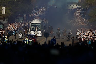 Así recibió el madridismo el autobús del equipo en el Bernabéu