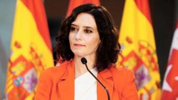 Isabel D¨ªaz Ayuso, pillada en Ibiza bes¨¢ndose con su nuevo novio