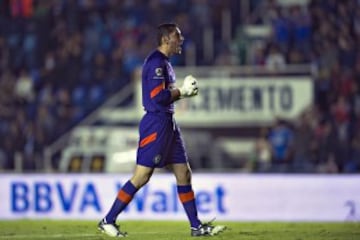 El arquero mexicano se perfila para una vez más resguardar el arco de los cementeros y demostrar que quiere regresar a la selección, pero además que puede liderar a la Máquina al título.