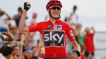 Chris Froome, exultante, celebra su victoria en la Cumbre del Sol.