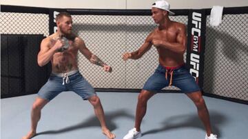 Conor McGregor y Cristiano Ronaldo entrenan sobre el oct&oacute;gono de la UFC.