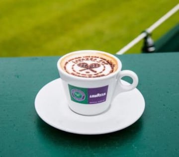 La divertida manera de servir café en Wimbledon