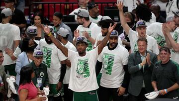 MIAMI, FLORIDA - MAY 29: Marcus Smart #36 of the Boston Celtics celebrates with his teammates after defeating the Miami Heat with a score of 100 to 96 in Game Seven to win the 2022 NBA Playoffs Eastern Conference Finals at FTX Arena on May 29, 2022 in Miami, Florida. NOTE TO USER: User expressly acknowledges and agrees that, by downloading and/or using this photograph, User is consenting to the terms and conditions of the Getty Images License Agreement. Eric Espada/Getty Images/AFP
== FOR NEWSPAPERS, INTERNET, TELCOS & TELEVISION USE ONLY ==
