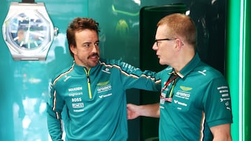 Fernando Alonso y Andy Cowell, en el box de Aston Martin en Canadá.