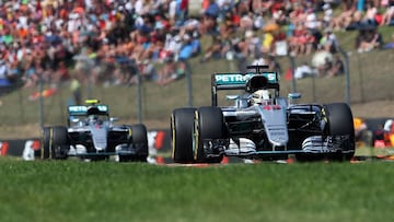 Hamilton y Rosberg, durante el GP de Hungría.