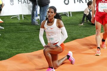 Miles de corredores despiden el año en Madrid en la 50 edición de la San Silvestre Vallecana.