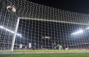 Sarabia anotó el primero del Sevila, el 3-1.