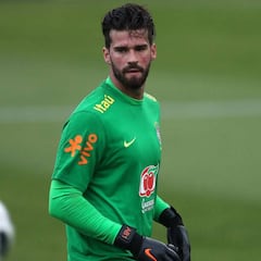 Alisson deja en el aire su futuro desde Brasil y Monchi le contesta