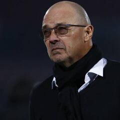 Alfredo Arias tiene nuevo club: dirigirá a un jugador chileno