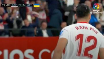 El gol que saca al Sevilla del descenso: vean el gesto de Rafa Mir a la grada y lo entenderán todo