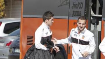 <b>RUMBO A BARCELONA. </b>Pablo Hernández, Soldado y Voro, delegado del equipo, antes de partir a Barcelona.