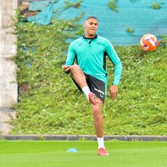 Sannadi descansa tras medio año colosal y ser internacional con Marruecos