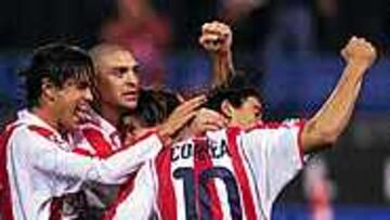 <B>FALTA DE TINO</B>. Diego Alonso, Dani y Correa parece que han perdido la puntería ante la portería.