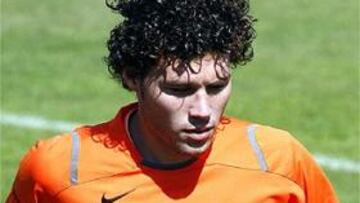 <B>SIN REPRESALIAS POR EL CLUB</B> David Navarro se queda en el Valencia con todo el apoyo del club