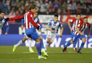 Griezmann tira un penalti ante el Leganés.