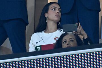 Georgina Rodríguez ha sufrido en el palco del Al Thumama Stadium como una aficionada lusa más durante el elcuentro entre la seleción portuguesa y la marroquí.