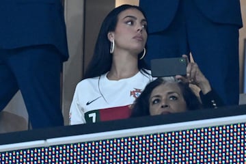 Georgina Rodríguez ha sufrido en el palco del Al Thumama Stadium como una aficionada lusa más durante el elcuentro entre la seleción portuguesa y la marroquí.