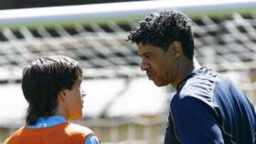 <strong>POSIBILIDAD.</strong> Uno de los asistentes de Rijkaard a afirmado que el holandés abandonará el banquillo azulgrana en las próximas semanas.