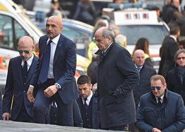 El entrenador del Inter de Milán, Luciano Spalletti , llega para despedirse del capitán del Fiorentina, Davide Astori, durante su funeral en Florencia 