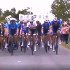 Un aficionado ocasiona una de las peores caídas en el Tour