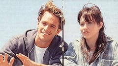 Luke Perry y Shannen Doherty en una escena de &#039;Sensaci&oacute;n de vivir&#039;.