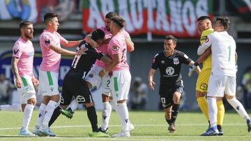 Futbol, Audax Italiano vs Colo Colo. Octava fecha, segunda vuelta Campeonato 2019. El jugador de Audax Italiano Carlos Labrin golpea a Marcos Bolados de Colo Colo durante el partido de primera division realizado en el estadio Bicentenario La Florida de Santiago, Chile. 29/09/2019 Javier Torres/Photosport
