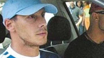 <b>EXPECTACIÓN. </b>La salida del hospital de los atletas griegos Kenteris y Thanou, que eludieron un control antidoping alegando un accidente de moto, congregó a numerosos periodistas y curiosos.