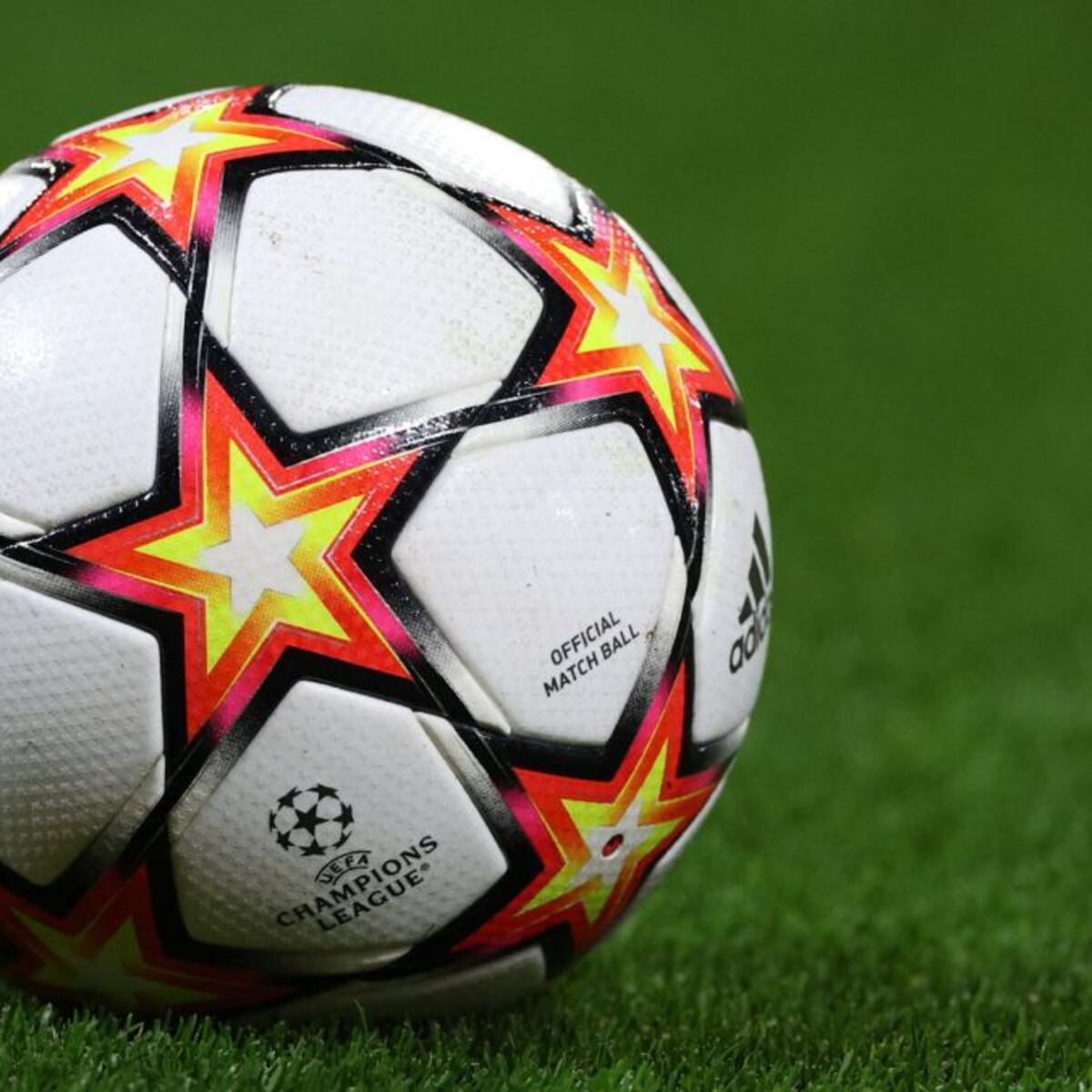 OFFICIAL MATCH BALL FOR MEN'S 2021/22 UEFA CHAMPIONS LEAGUE KNOCKOUTS
