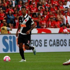 Fredy Guarín, titular y ovacionado por la hinchada de Vasco