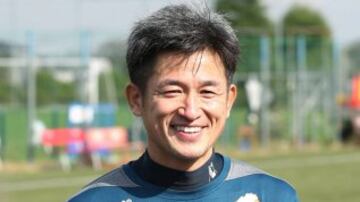 A sus 49 años, la leyenda del fútbol japonés ha renovado su contrato con el Yokohama FC, club de segunda división de la liga japonesa. Miura, que cumplirá 50 años el 26 de febrero y jugará la temporada número 32 de su carrera.