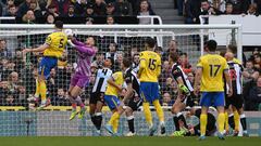 NEWCASTLE UPON TYNE, ENGLAND - MARCH 05: Lewis Dunk of Brighton &amp; Hove Albion scores their team&#039;s first goal past Martin Dubravka of Newcastle United during the Premier League match between Newcastle United and Brighton &amp; Hove Albion at St. J