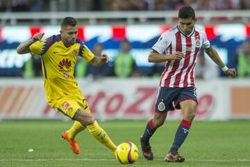 Si le decimos a alguien que ve por primera vez el futbol mexicano que América era el líder general y Chivas penúltimo al final del partido, seguramente no nos hubiera creído. Aunque es una frase que raya en el cliché, en estos partidos no importan las estadísticas. El partido  nunca tuvo un claro dominador y el empate fue el resultado más justo al término del encuentro