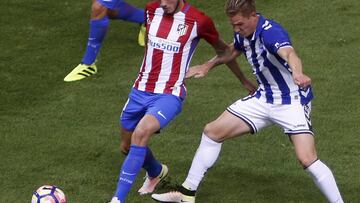 Koke y Saúl, durante el partido ante el Alavés.