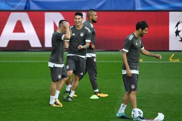 James y Franck Ribéry en un entrenamiento previo de Champions League ante el PSG