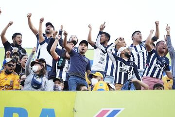 La afición de Rayados se hizo presente en el estadio del rival.