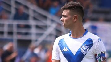 Pellegrini planea una revolución en la zaga del Betis, y Lautaro Gianetti aparece como una de las opciones, según afirmó AS España. El futbolista actualmente defiende a Velez, pero Alavés también lo habría contactado.