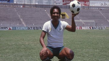 El mejor delantero en la historia del fútbol mexicano llegó a Pumas, donde sumó 166 goles, siendo que fue cuatro veces máximo romperredes. 