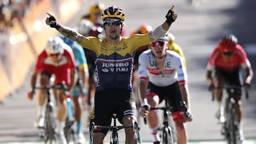 Cycling - Tour de France - Stage 4 - Sisteron to Orcieres-Merlette - France - September 1, 2020. Team Jumbo-Visma rider Primoz Roglic of Slovenia wins the stage ahead of UAE Team Emirates rider Tadej Pogacar of Slovenia. Pool via REUTERS/Christophe Ena