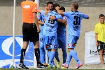 Francisco Castro celebra su gol ante Colo Colo.