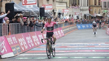 Yates fue el vencedor de la etapa y afianza así la maglia rosa.