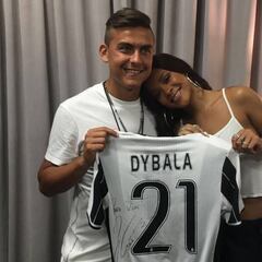 Dybala, embobado con Rihanna