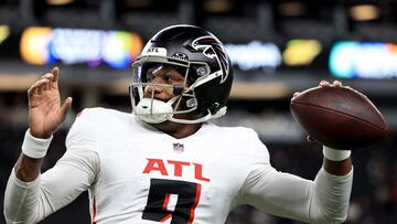 LAS VEGAS, NEVADA - DECEMBER 16: Michael Penix Jr. #9 of the Atlanta Falcons warms up prior to the game against the Las Vegas Raiders at Allegiant Stadium on December 16, 2024 in Las Vegas, Nevada. Ian Maule/Getty Images/AFP (Photo by Ian Maule / GETTY IMAGES NORTH AMERICA / Getty Images via AFP)