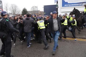 Pelea entre los seguidores del Tottenham y el Millwall