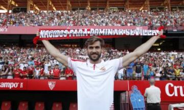 Fernando Llorente en su presentación con el Sevilla.