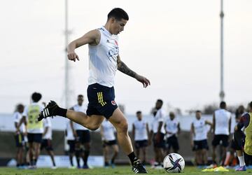 La Selección Colombia entrenó con grupo completo en Barranquilla de cara al partido ante Perú por Eliminatorias rumbo a Qatar 2022.