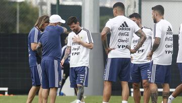 Reunión entre los jugadores y el cuerpo técnico en Brónnitsy