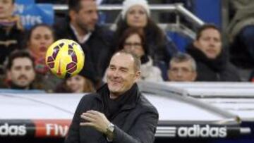 Víctor Fernández, durante el partido del Bernabéu.