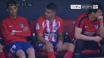 Vitolo en el banquillo. 